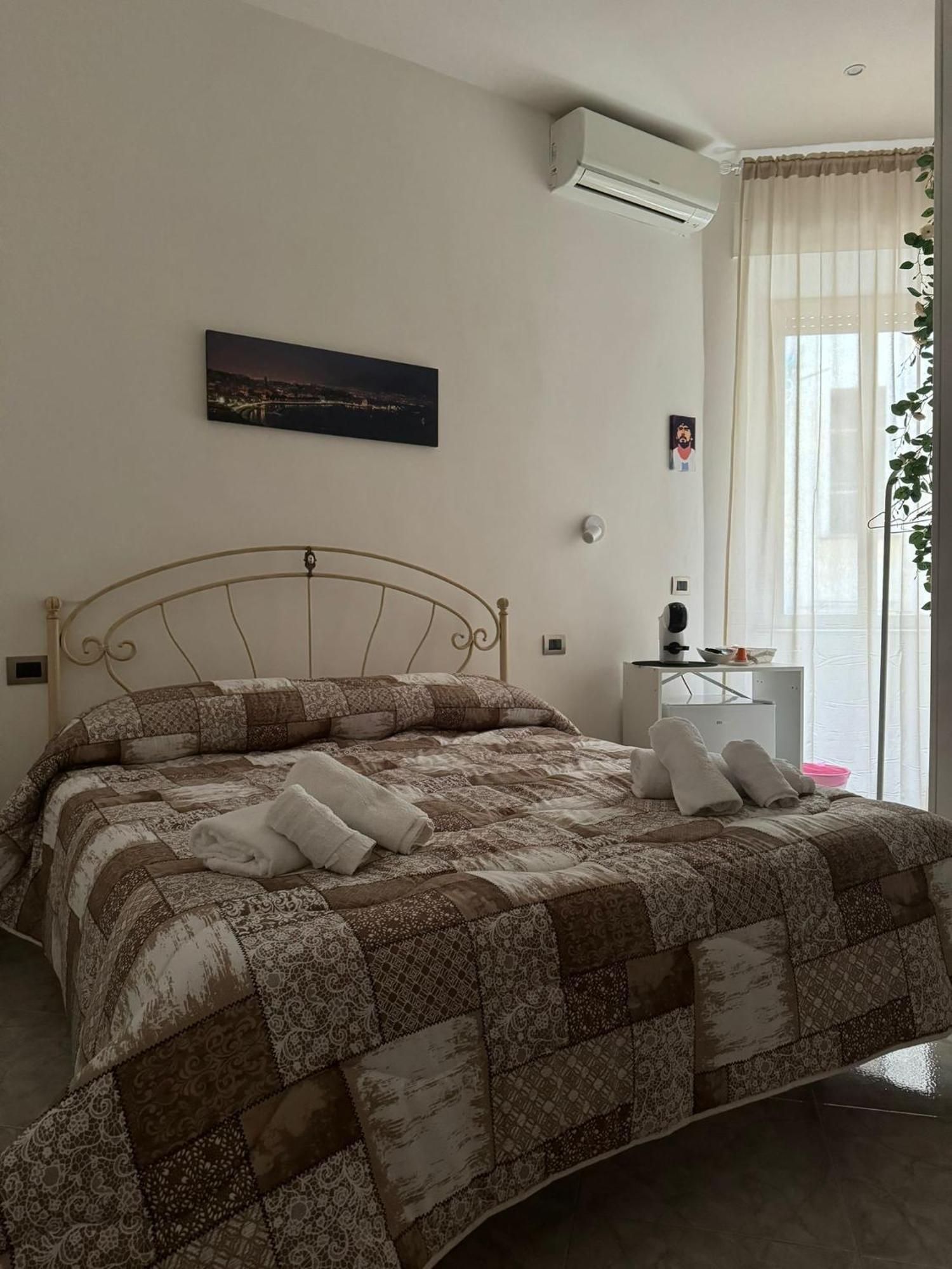 B&B Partenope Наполи Екстериор снимка