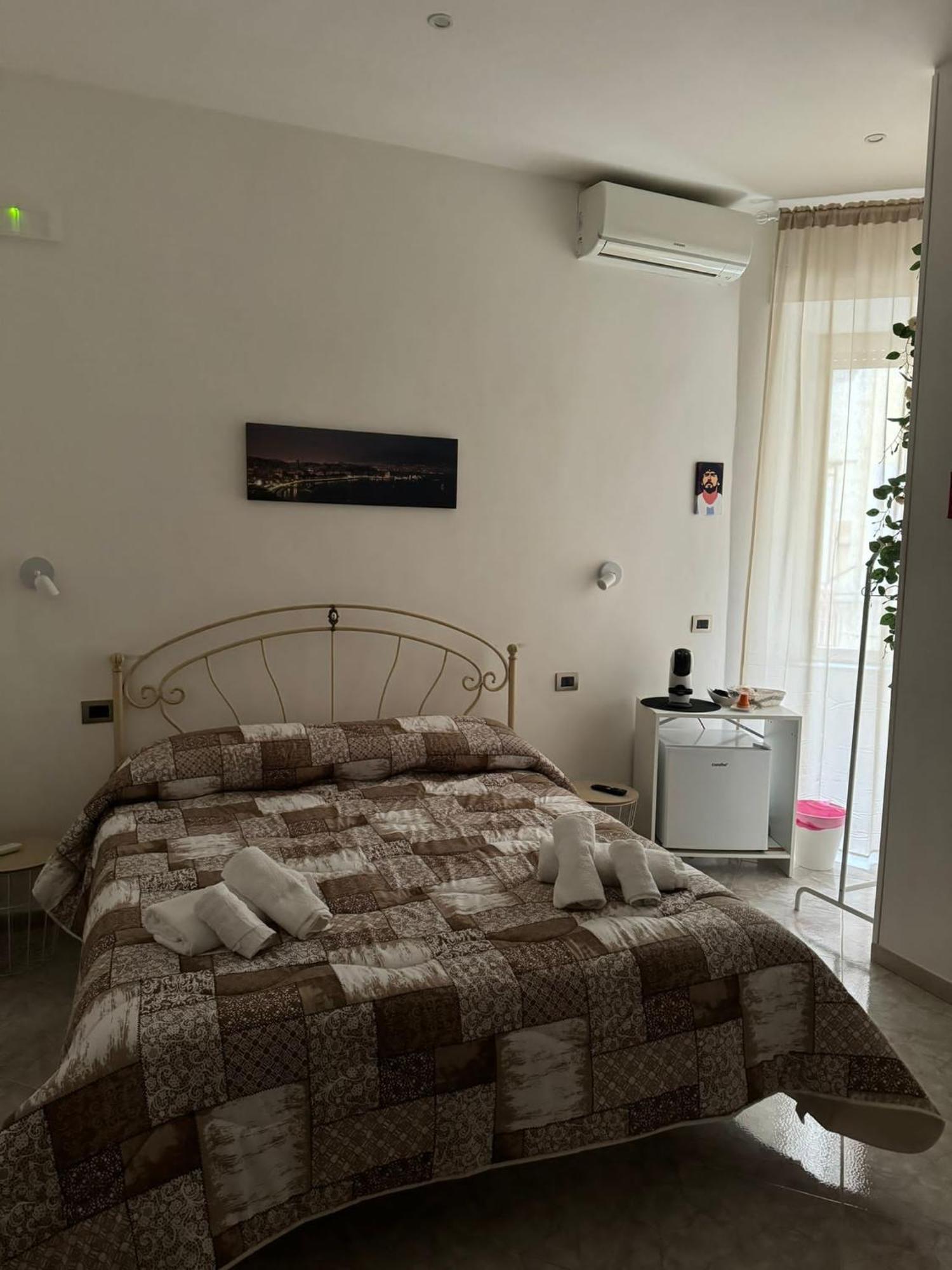 B&B Partenope Наполи Екстериор снимка